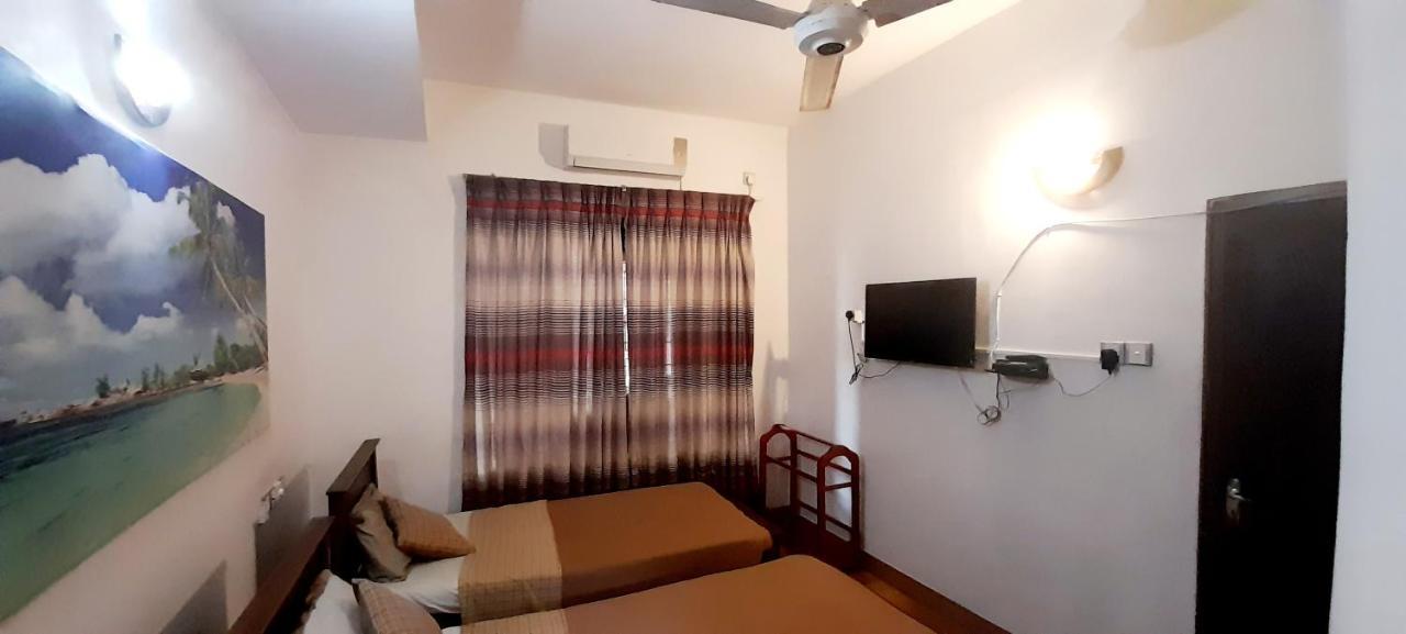 Hotel 100 Dehiwala-Mount Lavinia Exterior foto