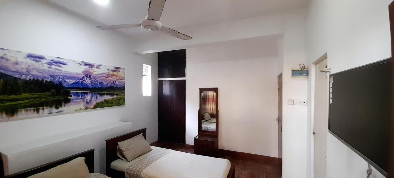 Hotel 100 Dehiwala-Mount Lavinia Exterior foto