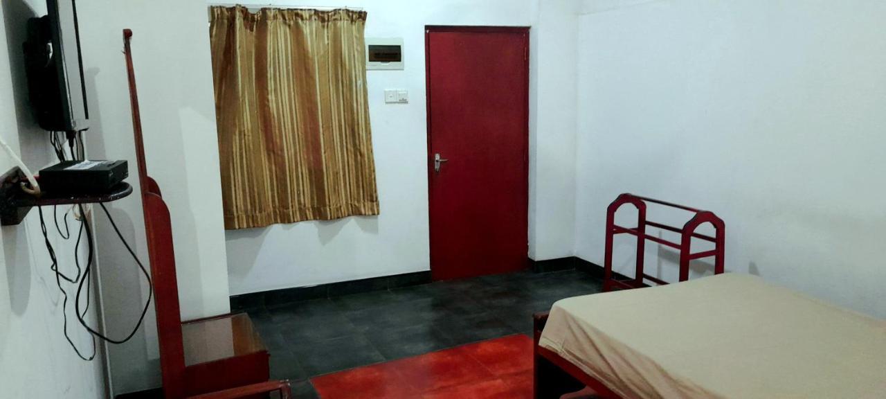 Hotel 100 Dehiwala-Mount Lavinia Exterior foto