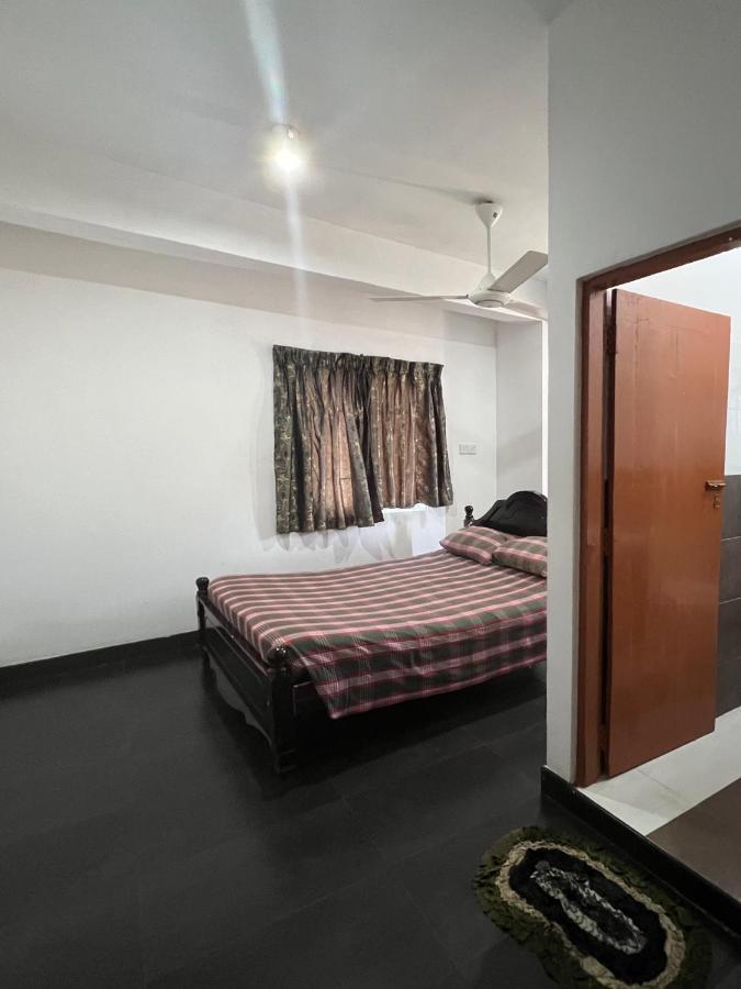 Hotel 100 Dehiwala-Mount Lavinia Exterior foto