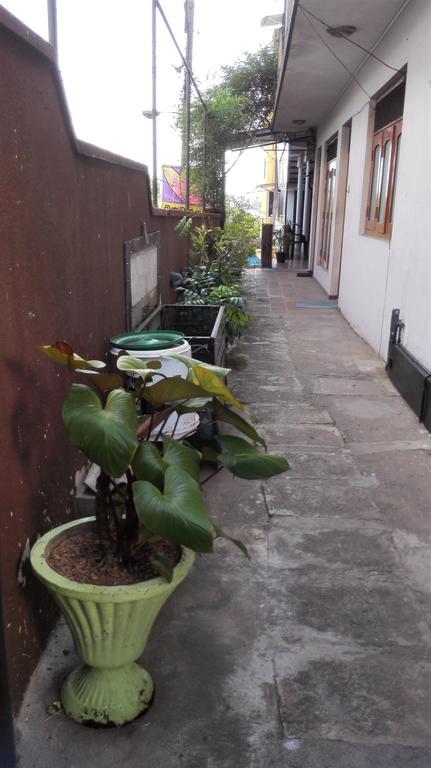 Hotel 100 Dehiwala-Mount Lavinia Exterior foto