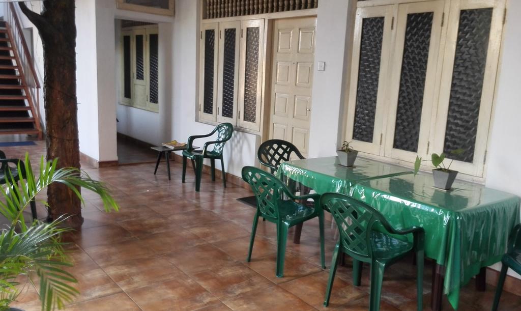 Hotel 100 Dehiwala-Mount Lavinia Exterior foto