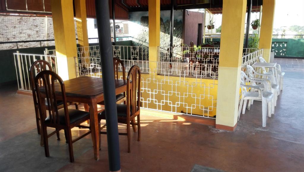 Hotel 100 Dehiwala-Mount Lavinia Exterior foto
