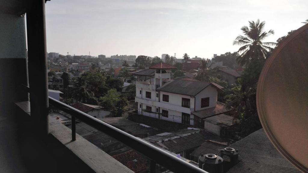 Hotel 100 Dehiwala-Mount Lavinia Exterior foto